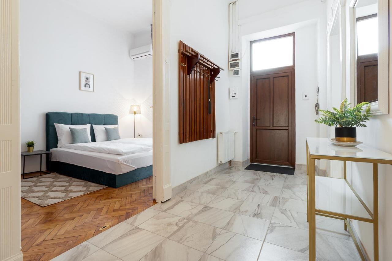 Roman Flat Gran Varadino Esterno foto